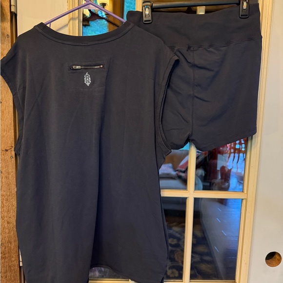 Free People Movement Sleeveless Top and Shorts Set NWT Midnight - Picture 2 of 3